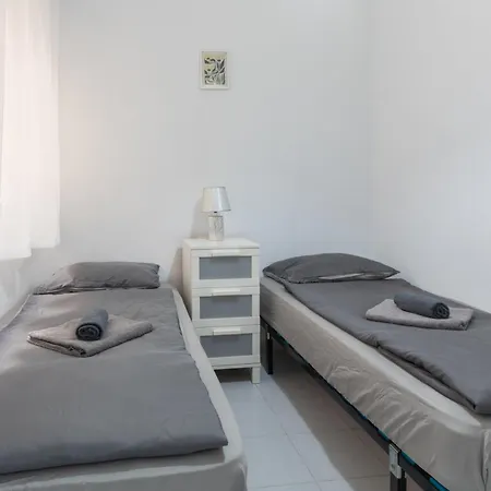 Lägenhet 2-bedroom - Close To Beaches And Center *