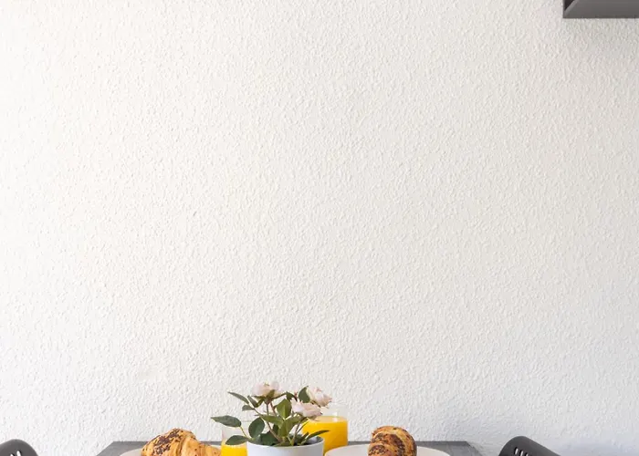 Apartment 2-bedroom - Close To Beaches And Center