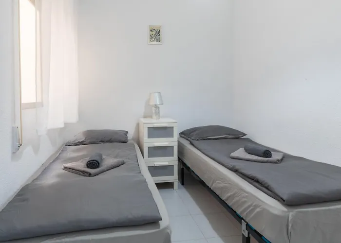 Apartment 2-bedroom - Close To Beaches And Center *